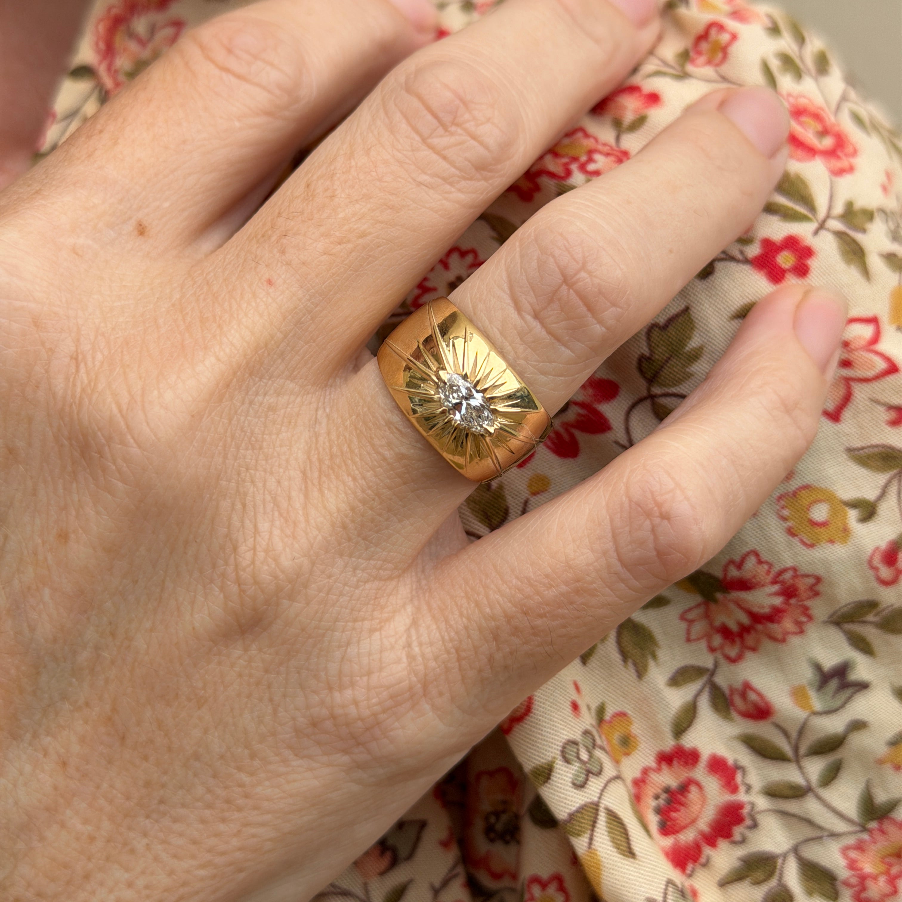 14k Solid Gold Starburst Band